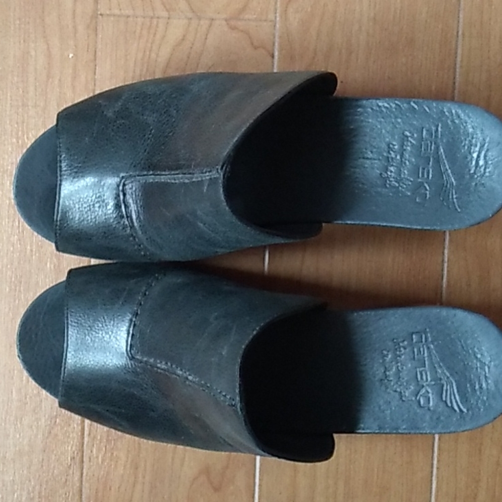 Dansko Clogs - Picture 6 of 6